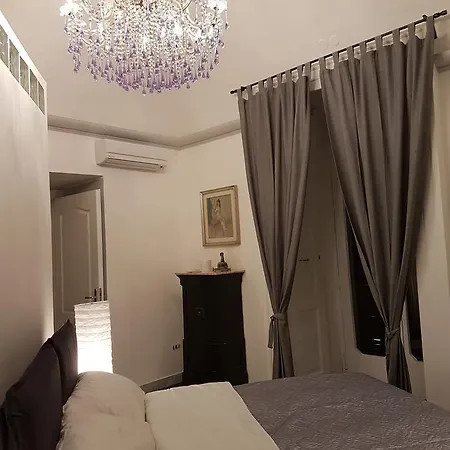 Dimora Dell'opera 4* نابولي