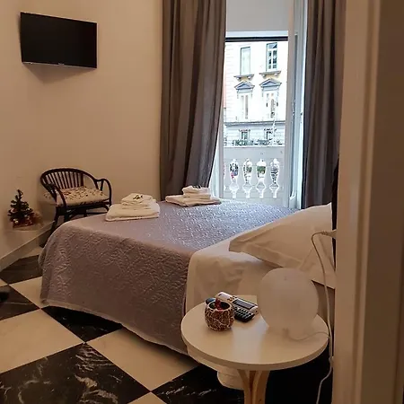 فندق مبيت وإفطار Dimora Dell'opera 4*