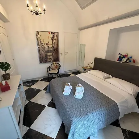 Dimora Dell'opera 4* נאפולי