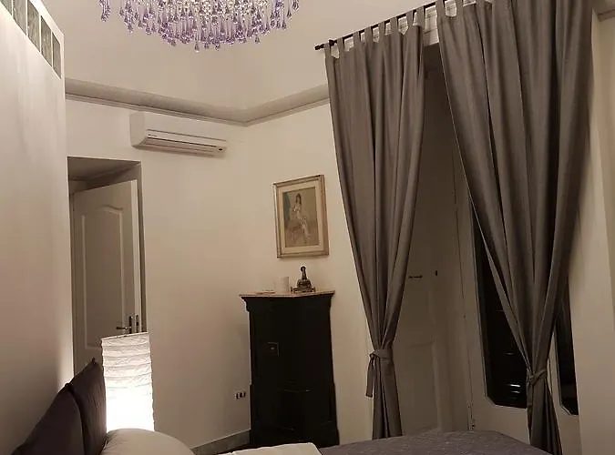 Dimora Dell'opera 4* Nápoles