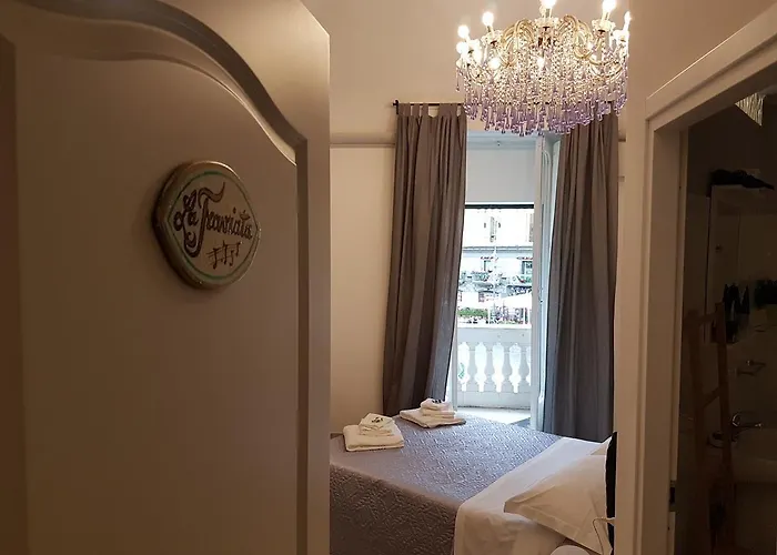 Dimora Dell'opera 4* Nápoles